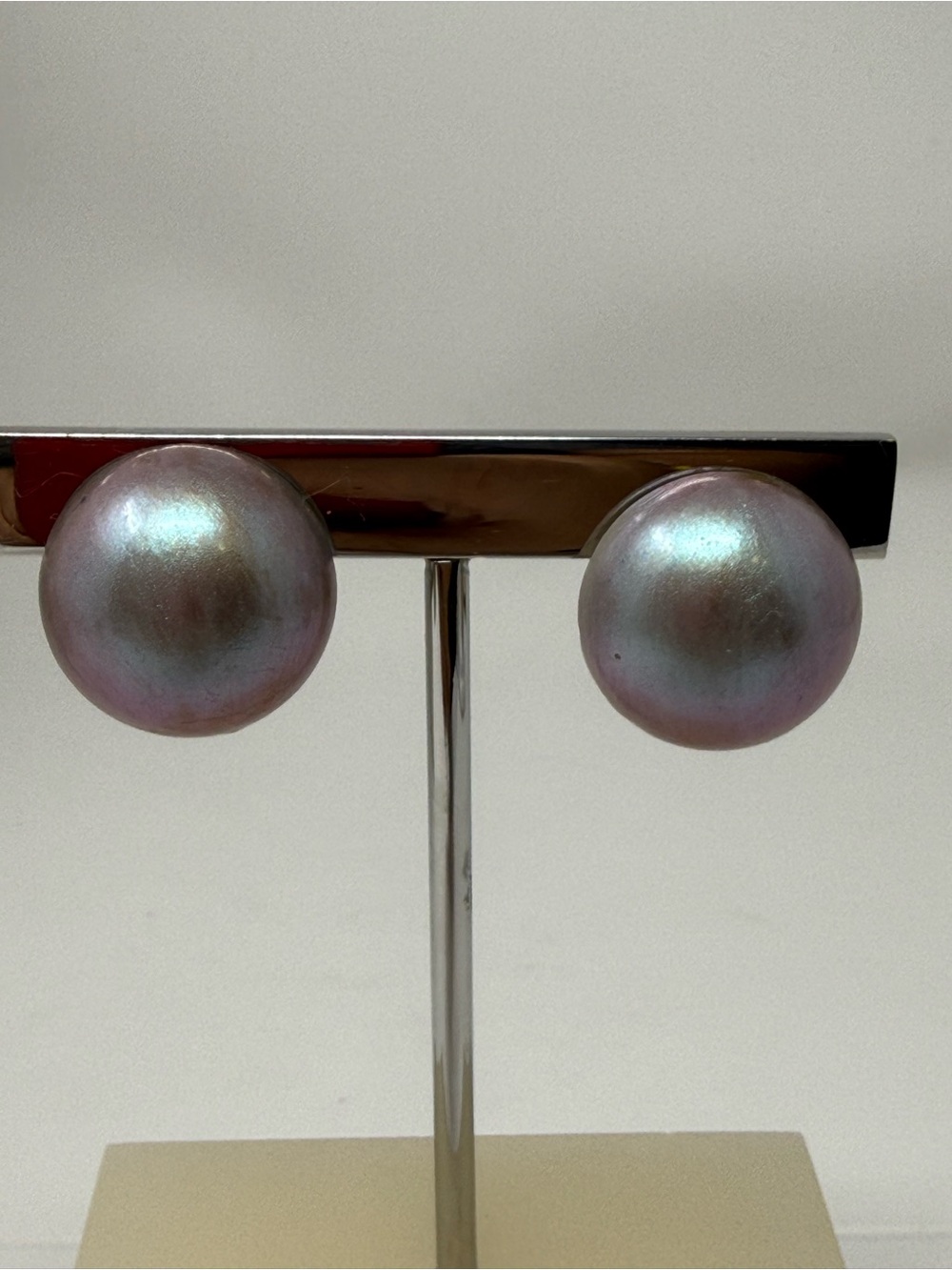 VINTAGE Iridescent pearl Clip earrings feature a striking lavender-grey hue